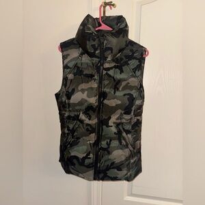 Sam.Women's Green Camo Freedom Vest Sz L In Olive Camo. Like New!